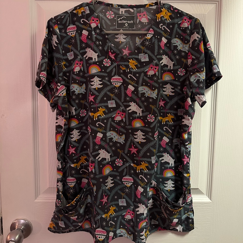 Gray Holiday Scrub Top, Size M, Brand Buttersoft